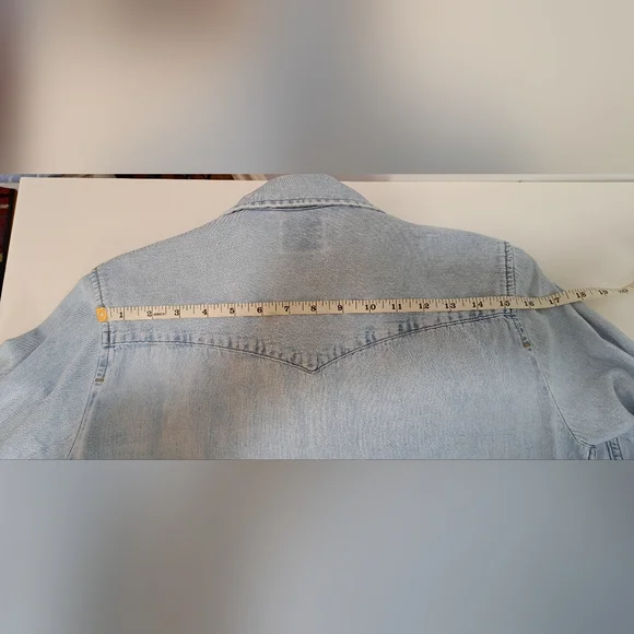 Levi’s Pearl Snap Western Shirt – Women’s Medium (Light Wash Blue, 100% Cotton) - Picture 10 of 10